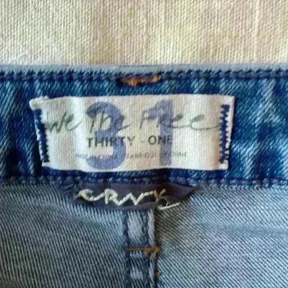 We The Free Jean Shorts, high rise, size 31 - Picture 3 of 7